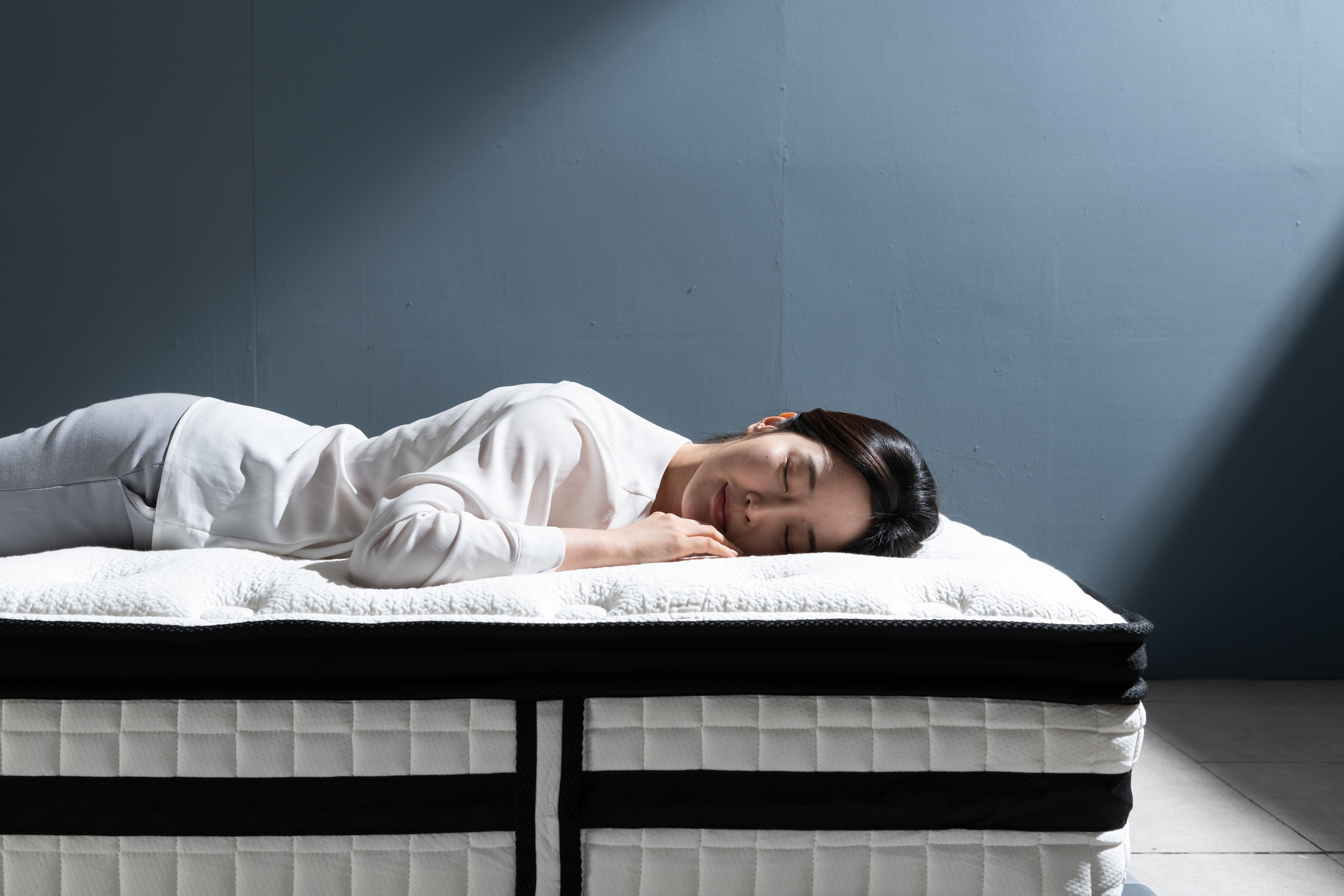 Nệm lò xo túi độc lập Highend Eurotop với lớp vải bọc Tencel mềm mại với mọi làn da