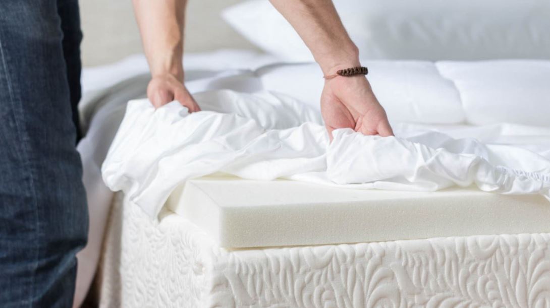 Kiểm tra độ dày, kích thước và chất lượng nệm thật kĩ càng