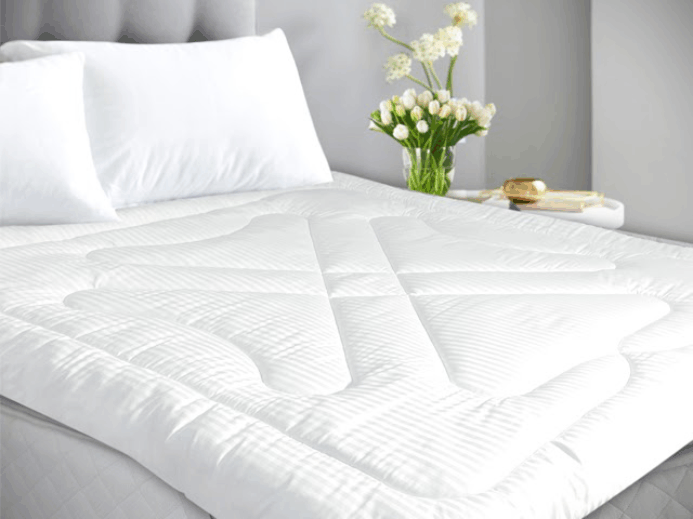 Kích thước topper nệm dày 4-10cm queen size giúp bạn thoải mái di chuyển và thư giãn