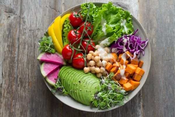 Nên cân bằng chế độ ăn uống và sinh hoạt điều độ