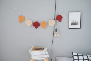 Decor phòng ngủ tiết kiệm với đồ dùng handmade