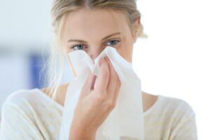 Hạn chế tiếp xúc với các vật gây dị ứng để giúp quá trình hô hấp diễn ra bình thường 