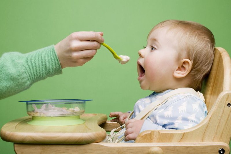 Lựa chọn thực phẩm khó tiêu hóa sẽ khiến trẻ đầy bụng và khó chịu