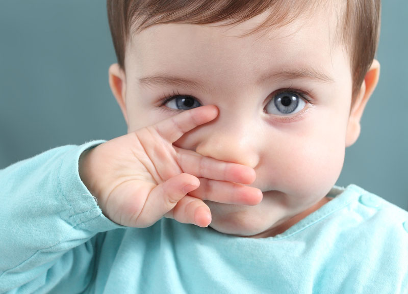 Nghẹt mũi khiến tinh thần trẻ mệt mỏi và thường xuyên khóc đêm