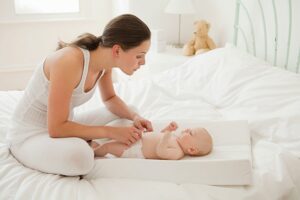 Giúp con cảm thấy vui vẻ bằng cách trò chuyện với con mỗi ngày