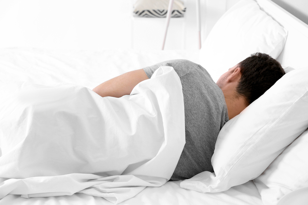 Nằm nghiêng được xem là tư thế nằm ngủ tốt cho phổi và quá trình lưu thông máu