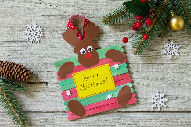 Hãy tận dụng những que gỗ để sáng tạo thiệp và đồ trang trí Noel xinh xắn